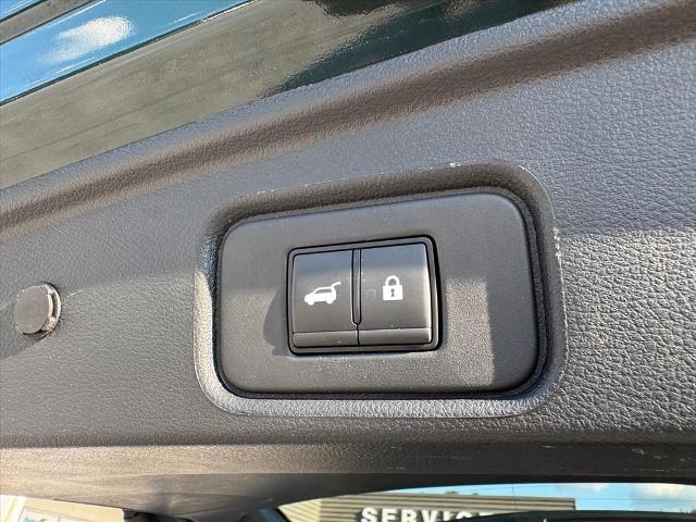 2025 Nissan Pathfinder SL FWD