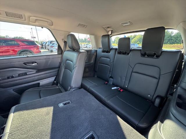 2025 Nissan Pathfinder SL FWD