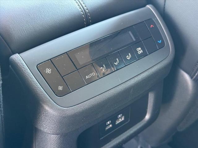 2025 Nissan Pathfinder SL FWD