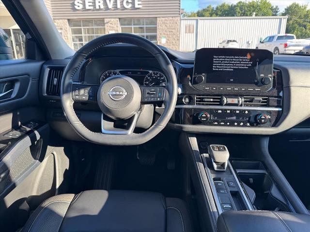 2025 Nissan Pathfinder SL FWD
