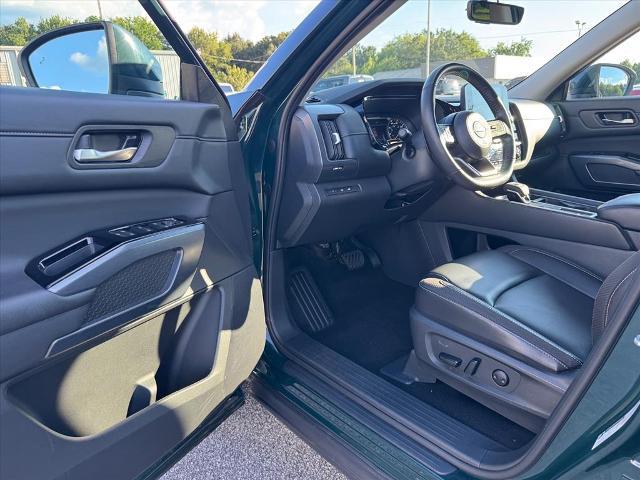 2025 Nissan Pathfinder SL FWD
