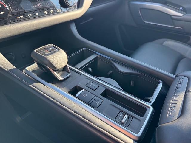 2025 Nissan Pathfinder SL FWD