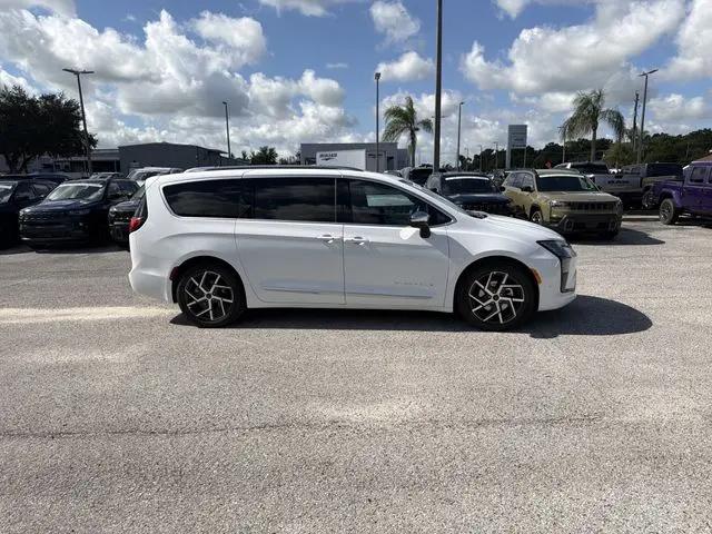 2027 Chrysler Pacifica Pinnacle