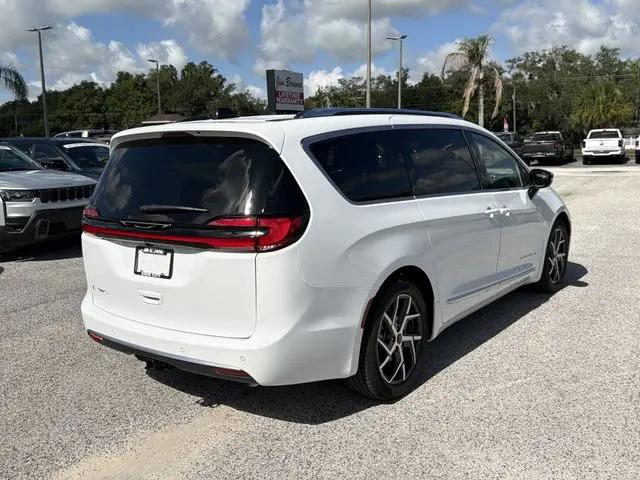 2027 Chrysler Pacifica Pinnacle