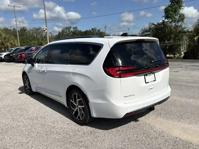2027 Chrysler Pacifica Pinnacle