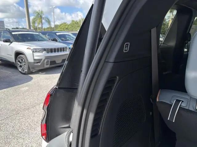 2027 Chrysler Pacifica Pinnacle