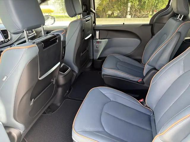 2027 Chrysler Pacifica Pinnacle