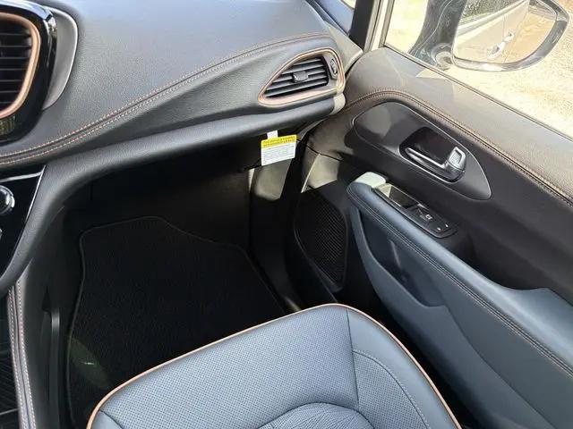 2027 Chrysler Pacifica Pinnacle