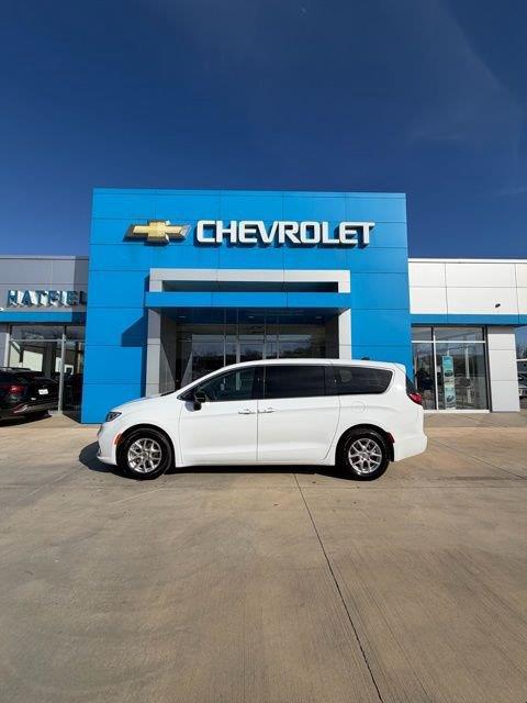 2024 Chrysler Pacifica Touring L for sale in Chanute, KS