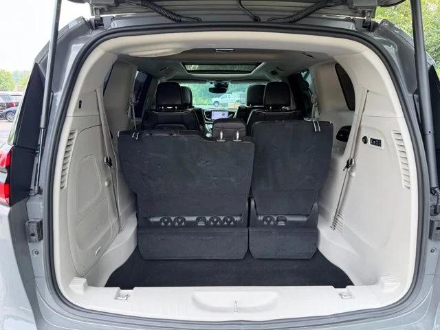 2022 Chrysler Pacifica Limited AWD