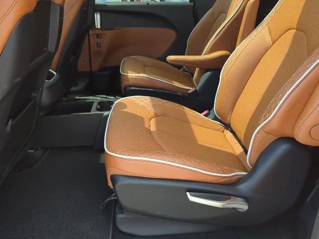 2026 Chrysler Pacifica Pinnacle AWD