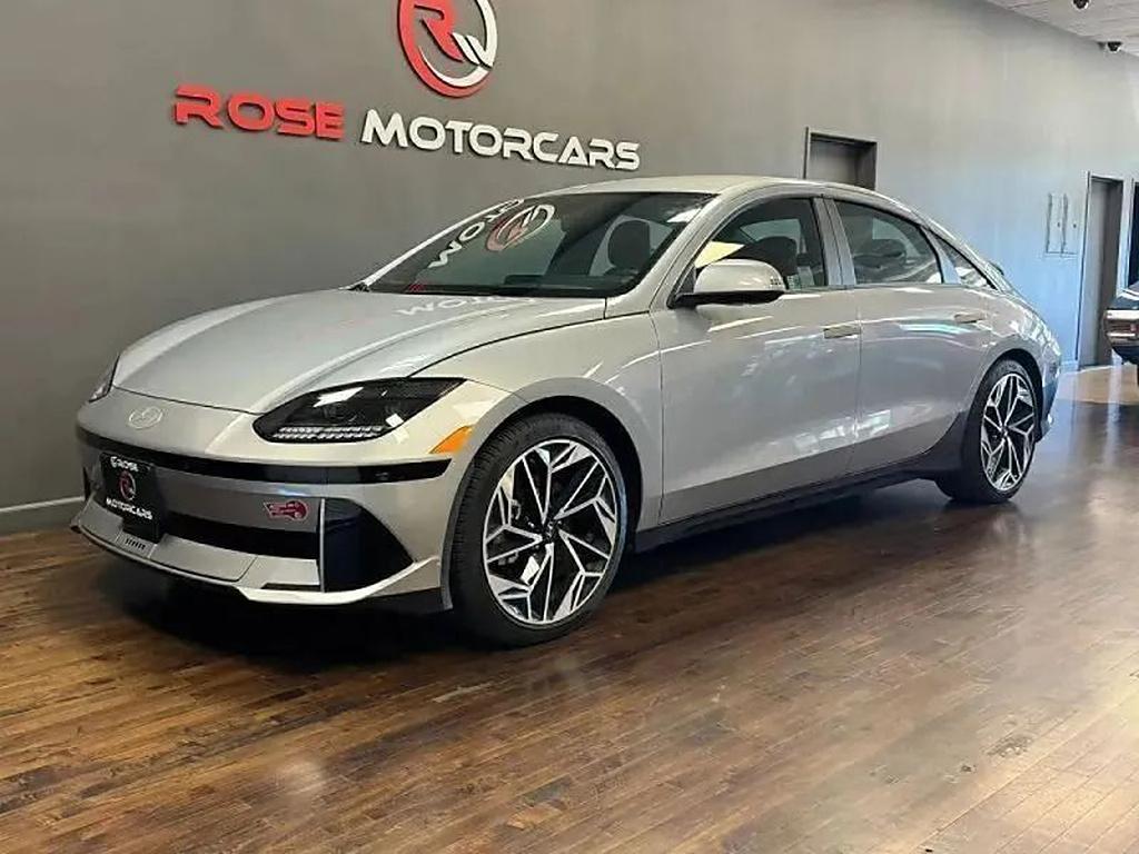 2024 Hyundai Ioniq 6 Plata (Curated Silver) Sedán Tracción trasera Automática