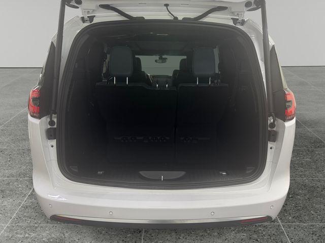 2027 Chrysler Pacifica Pinnacle