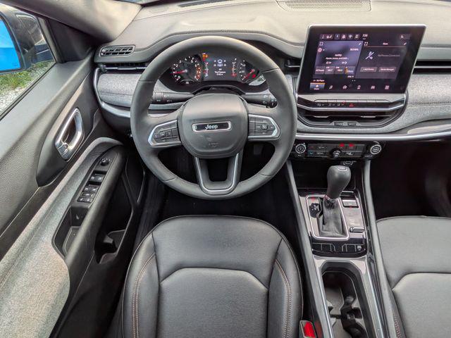 2024 Jeep Compass Latitude Lux FWD