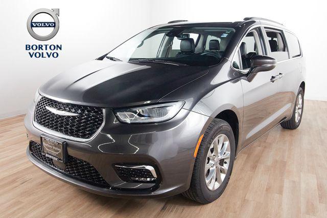 2022 Chrysler Pacifica Touring L AWD for sale in Golden Valley, MN