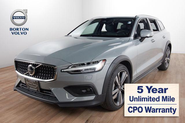 2025 Volvo V60 Cross Country Plus, B5 AWD Gas mild hybrid for sale in Golden Valley, MN