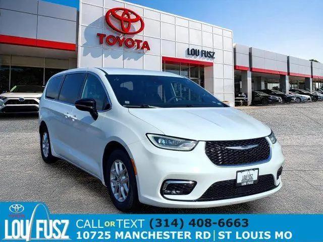 2025 Chrysler Pacifica Select for sale near Columbus, OH
