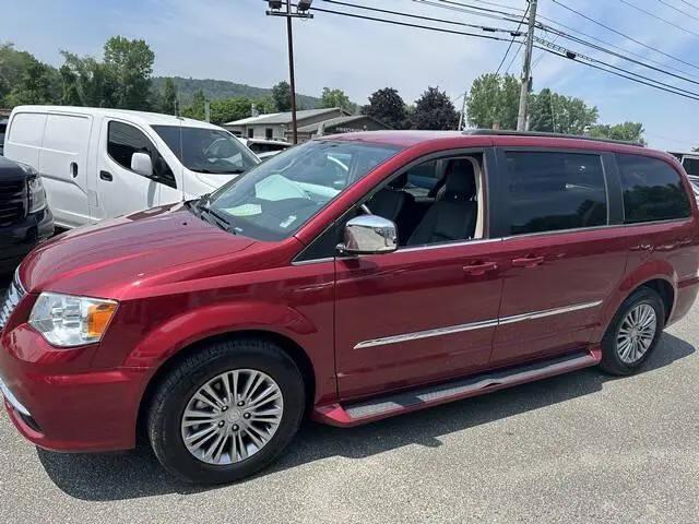 2015 Chrysler Town & Country Touring-L for sale in Sheffield, MA