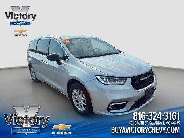 2024 Chrysler Pacifica Touring L for sale in Savannah, MO