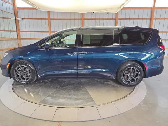 2022 Chrysler Pacifica Hybrid Limited for sale in West Sand Lake, NY