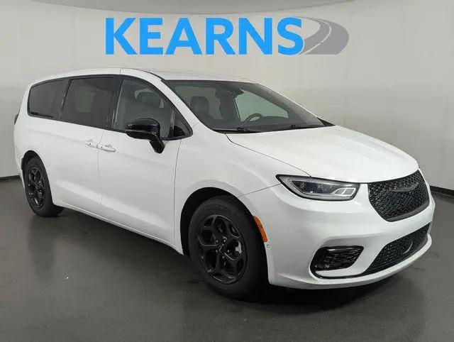 2024 Chrysler Pacifica Hybrid S Appearance Pkg for sale in Johnson Creek, WI