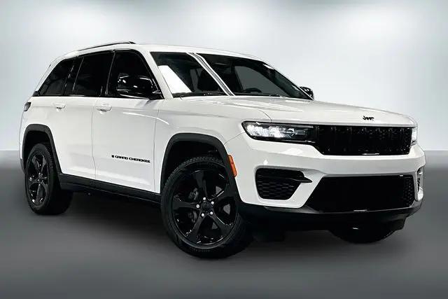 2023 Jeep Grand Cherokee Altitude 4x4 for sale in Auburn, IN