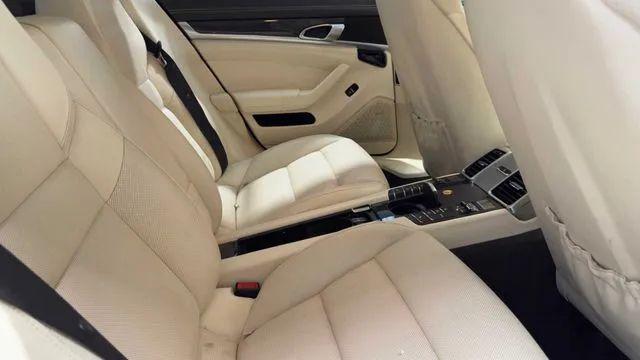 2016 Porsche Panamera 4