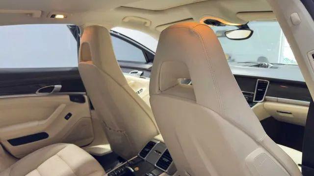 2016 Porsche Panamera 4