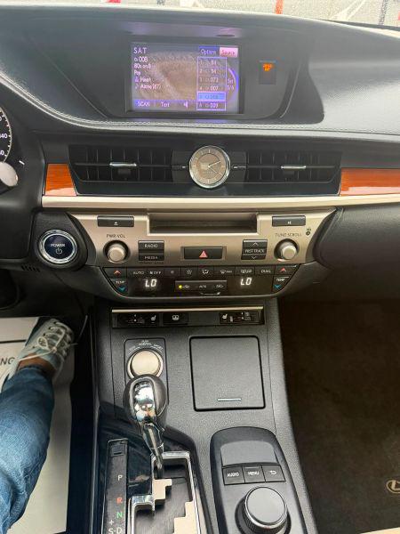 2013 Lexus ES 300h 300h