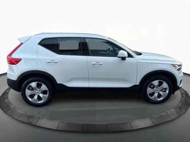 2022 Volvo XC40 T5 Momentum for sale in Burlington, NJ