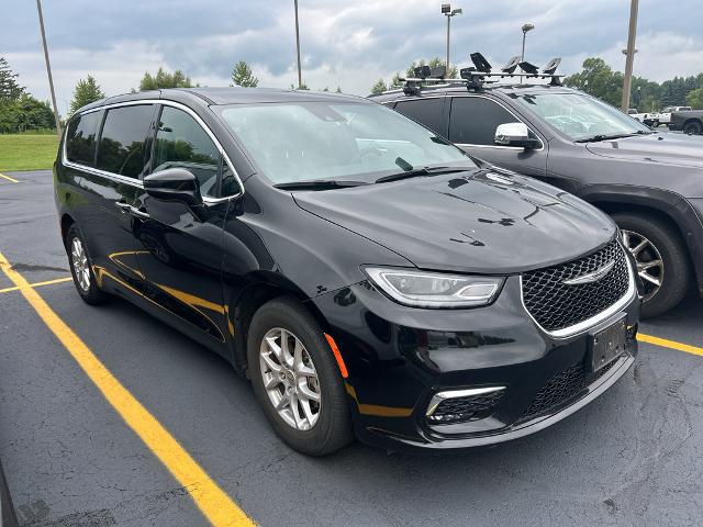 2025 Chrysler Pacifica Select for sale in Saukville, WI