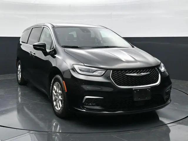 2024 Chrysler Pacifica Touring L for sale in Lake Bluff, IL