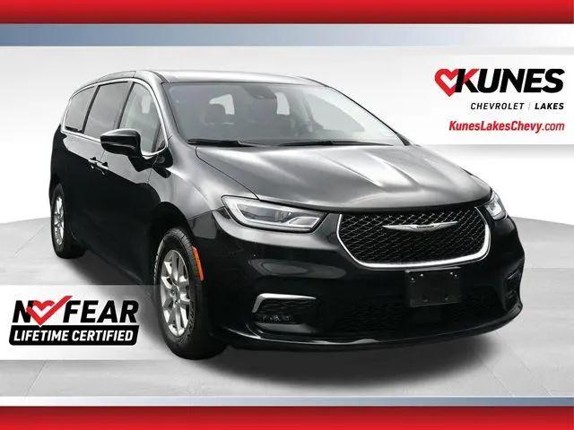 2024 Chrysler Pacifica Touring L for sale in Lake Bluff, IL