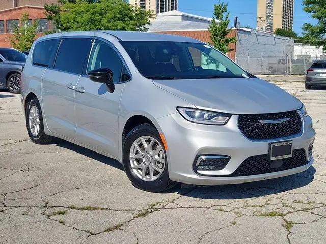 2024 Chrysler Pacifica Touring L for sale in Chicago, IL