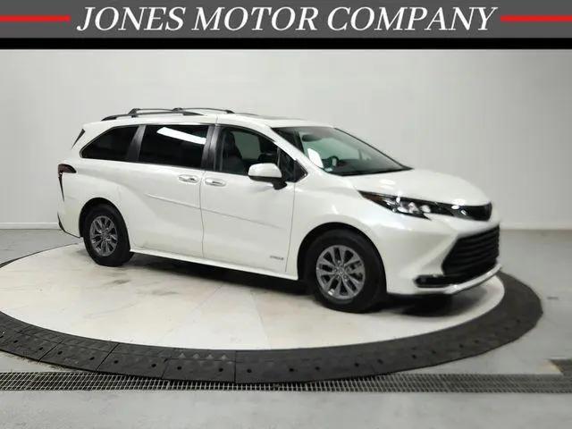 2021 Toyota Sienna XLE for sale in Savannah, TN