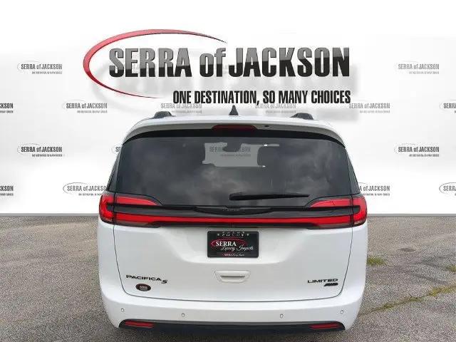2024 Chrysler Pacifica Limited AWD