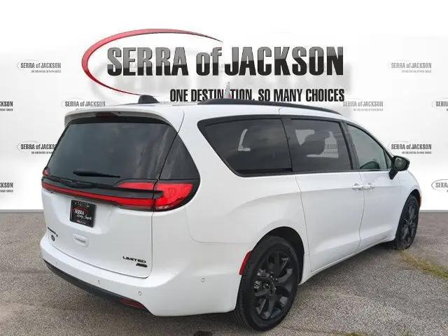 2024 Chrysler Pacifica Limited AWD
