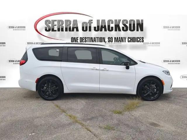 2024 Chrysler Pacifica Limited AWD