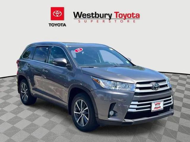 2018 Toyota Highlander SE for sale in Westbury, NY