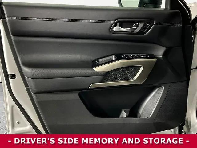2023 Nissan Pathfinder Platinum FWD