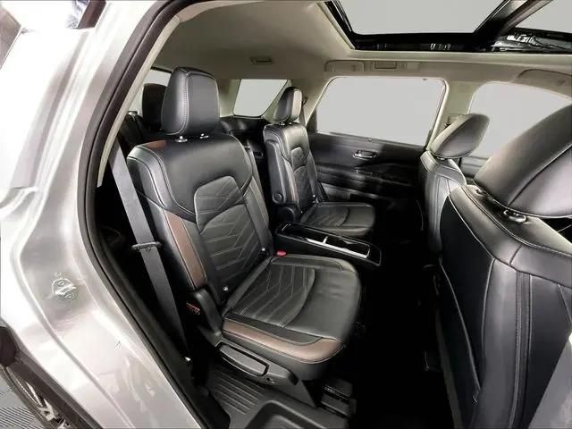 2023 Nissan Pathfinder Platinum FWD