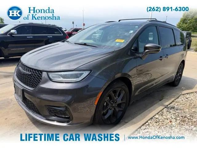 2021 Chrysler Pacifica Touring L for sale in Bristol, WI