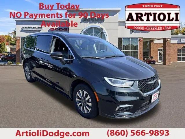 2023 Chrysler Pacifica Hybrid Touring L for sale in Enfield, CT