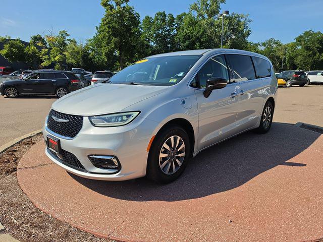 2024 Chrysler Pacifica Hybrid Select for sale in South Burlington, VT