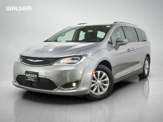 2019 Chrysler Pacifica Touring L for sale in Burnsville, MN