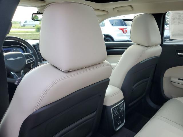 2017 Chrysler 300 AWD