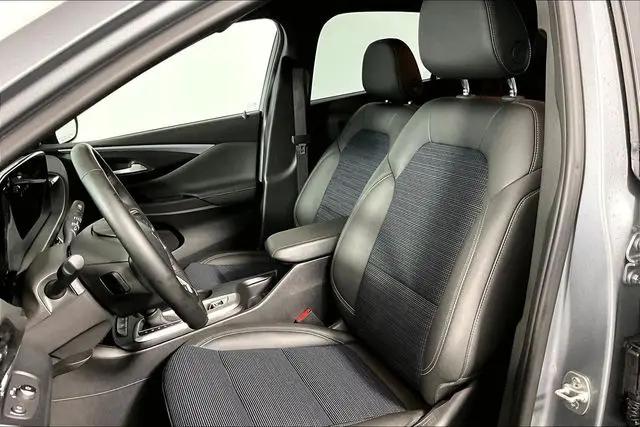 2025 Buick NV Preferred FWD