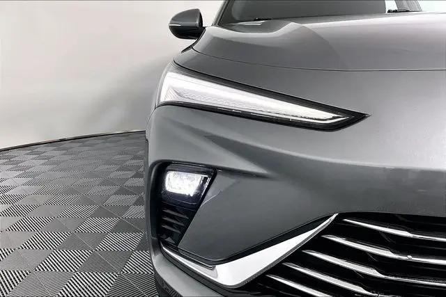 2025 Buick NV Preferred FWD