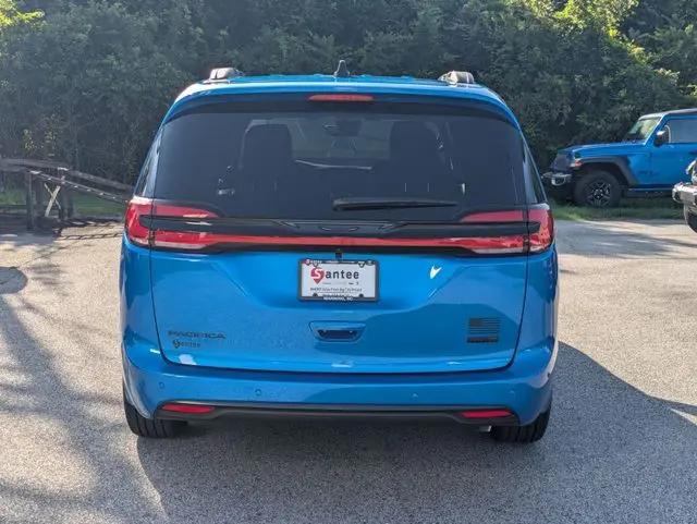 2027 Chrysler Pacifica Select