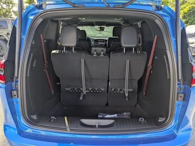 2027 Chrysler Pacifica Select
